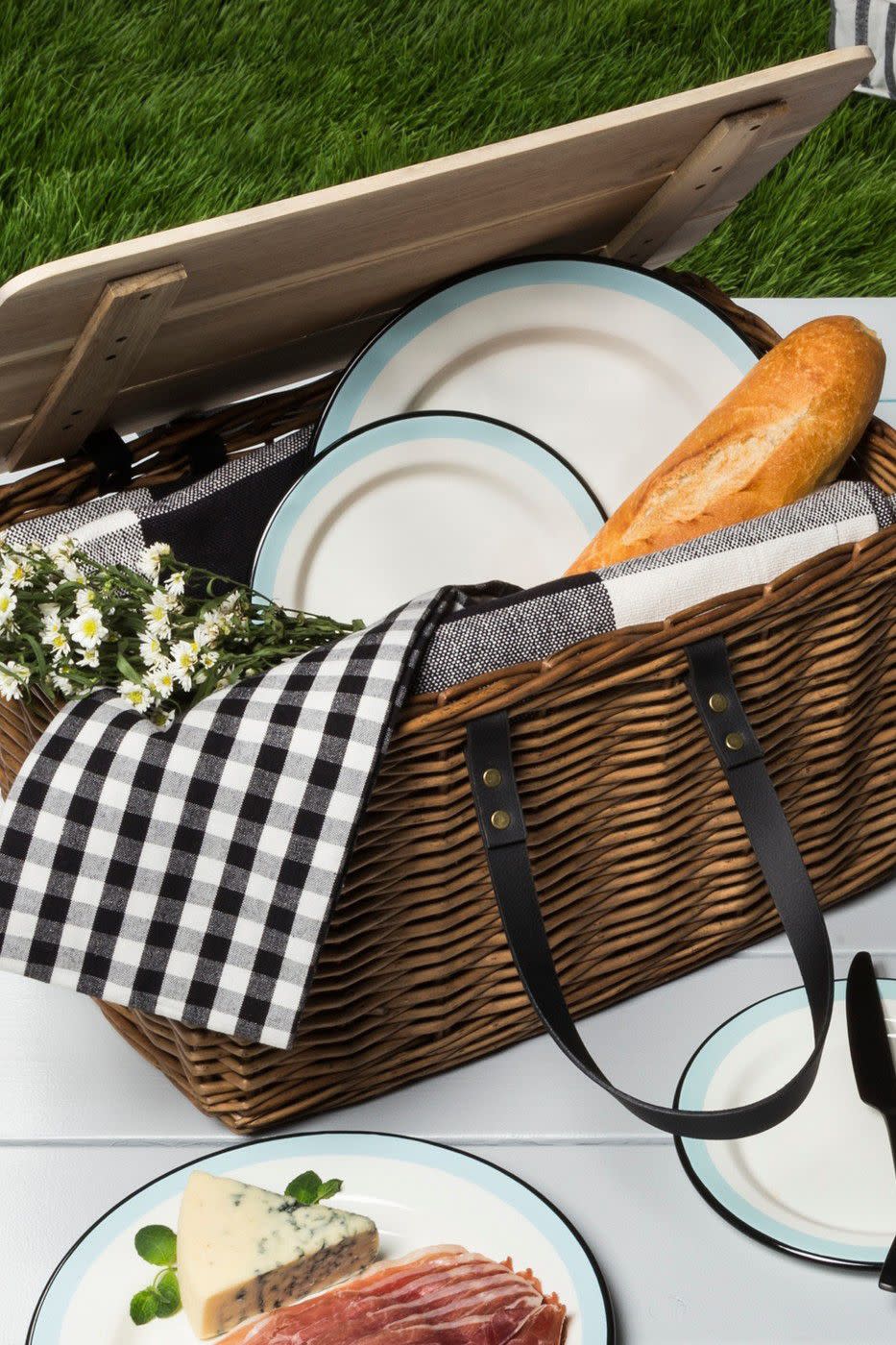 Willow Picnic Basket