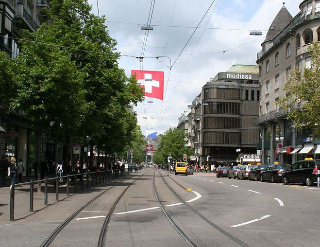 <b>7. Bahnhofstrasse - Zurich</b> La ciudad suiza, una de las que cuenta con mayor renta per cápita, tiene en esta calle su vía más cara para hacer compras. Precio: 7.240 euros el metro cuadrado al año