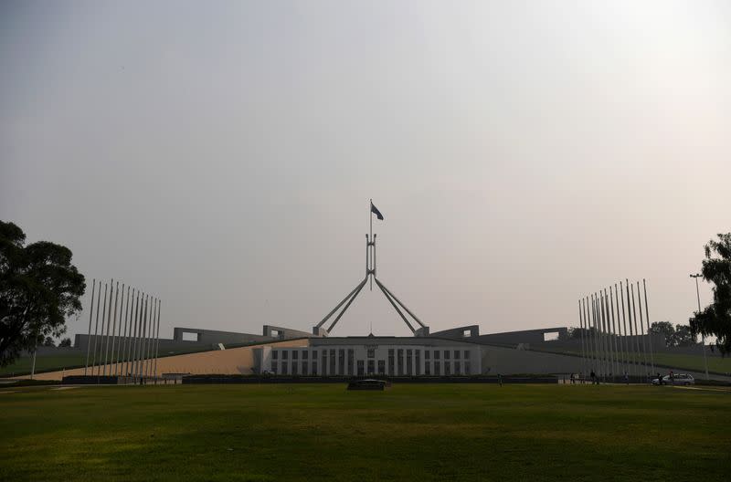 Smoke haze hangs over Canberra