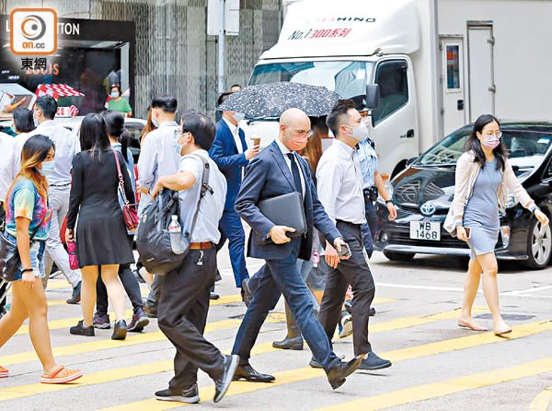 股市不振，拖累打工仔強積金戶口縮水。