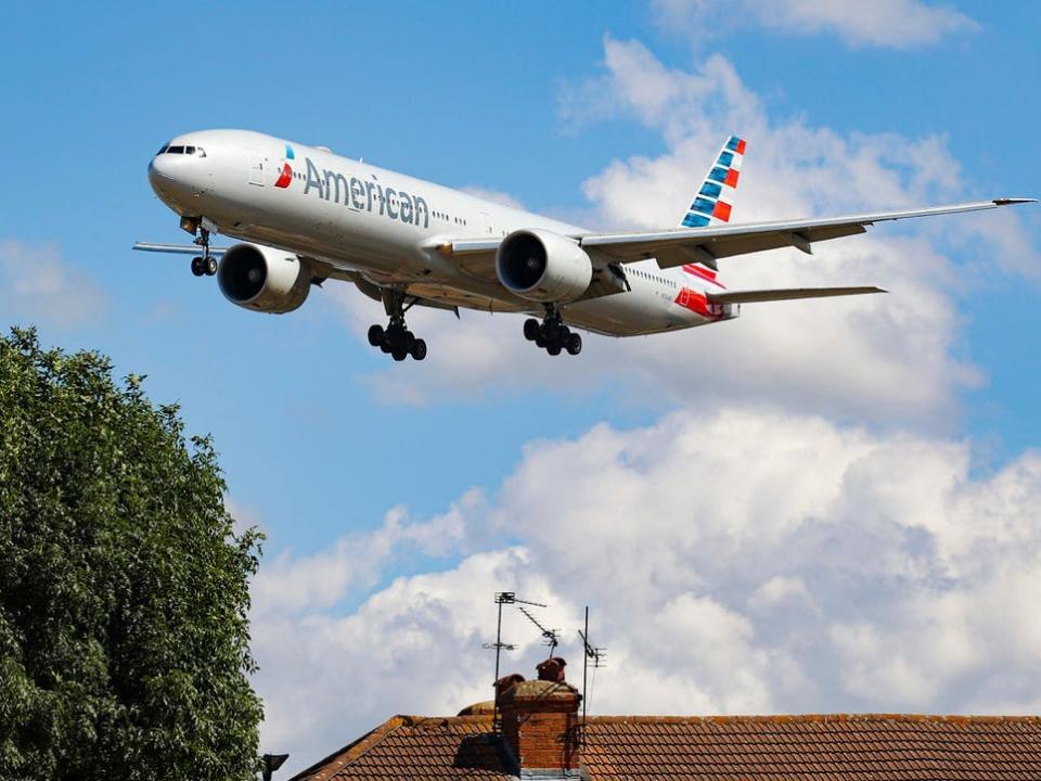 American Airlines 777-300ER landing.