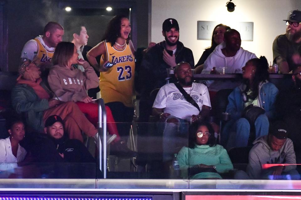 <h1 class="title">Celebrities At The Los Angeles Lakers Game</h1><cite class="credit">Getty Images</cite>