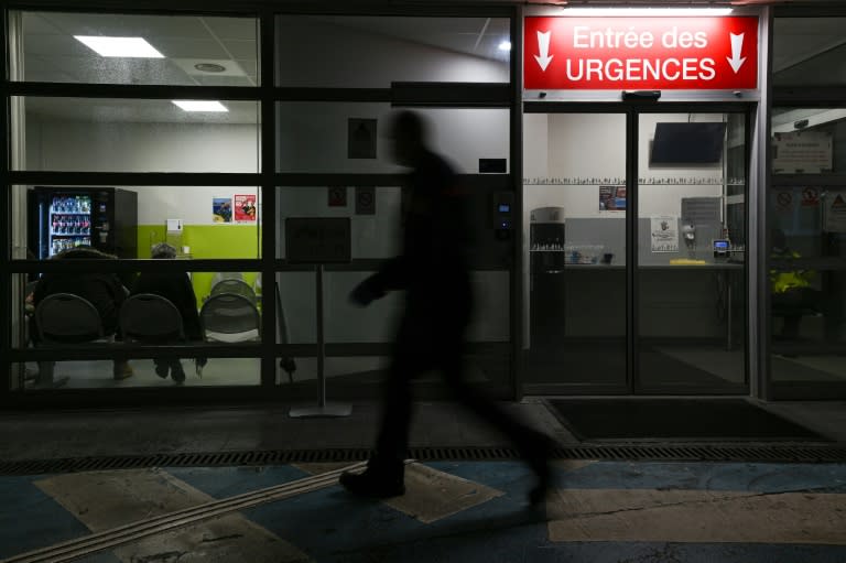 Le brancardier "a subi de graves lésions qui lui valent d'être en soins intensifs", selon le président du Samu-Urgences de France (SEBASTIEN BOZON)