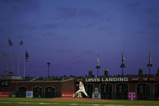 Posey hits 2-run homer, Giants pound Rockies in 12-0 rout