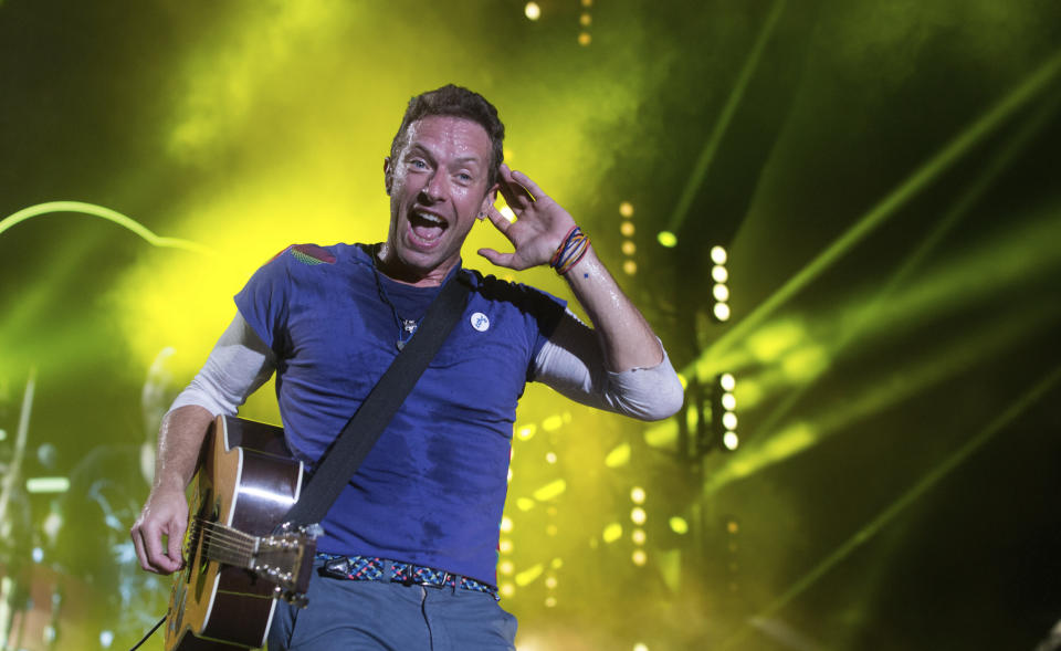 LA PLATA, ARGENTINA - NOVEMBER 14: Chris Martin of Coldplay performs during the 'A Head Full Of Dreams' Tour at Ciudad de La Plata Stadium on November 14, 2017 in La Plata, Argentina. (Photo by Santiago Bluguermann/Getty Images)