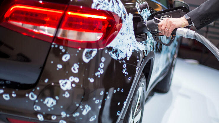 Der Mercedes-Benz F-Cell GLC ist eines der wenigen Brennstoffzellenfahrzeuge auf dem deutschen Markt. Foto: dpa