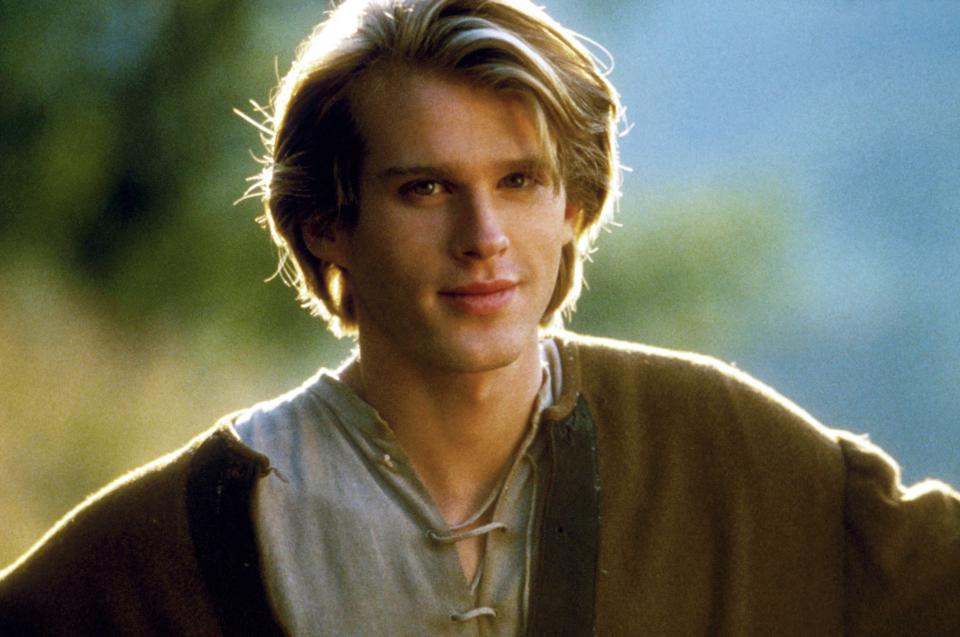 Cary Elwes looking off into the distance