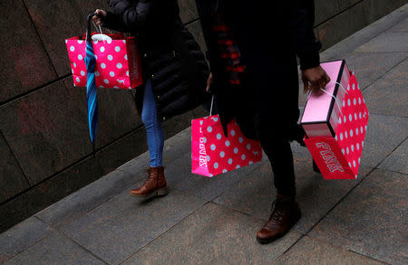 People walk with shopping bags in Manhattan, New York City, U.S. December 27, 2016. REUTERS/Andrew Kelly