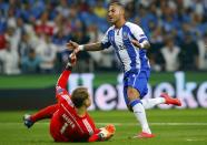 Porto's Ricardo Quaresma (R) reacts after scoring his second goal past Bayern Munich's goalkeeper Manuel Neuer during their Champions League quarterfinal first leg soccer match at Dragao stadium in Porto April 15, 2015. REUTERS/Miguel Vidal