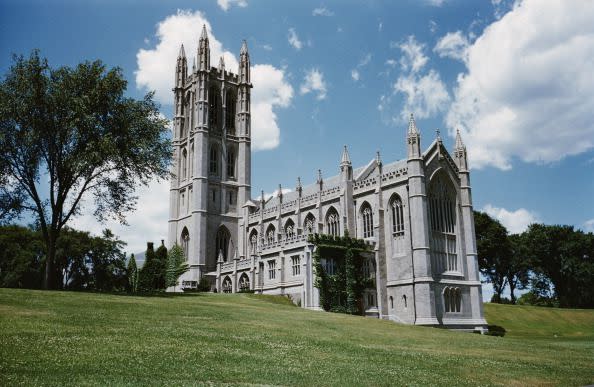 25) Trinity College