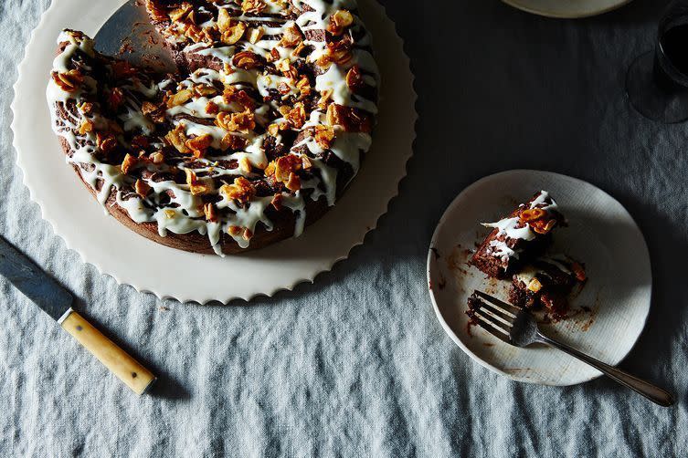 Chocolate-Almond Giant Cinnamon Bun Cake