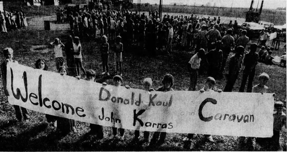 Prairie City school children display a sign welcoming cyclists on the Great Six Day Bike Trip in 1973.