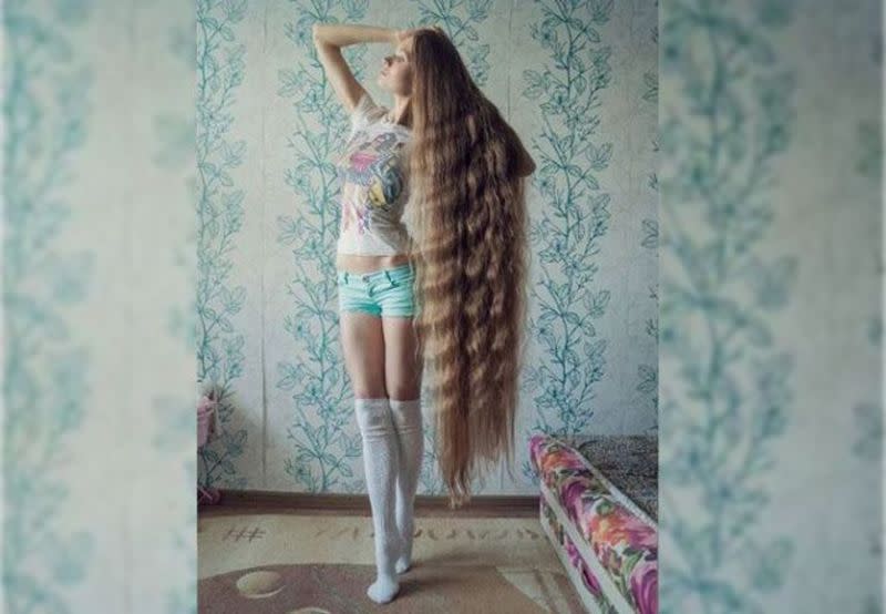 DIESES RAPUNZEL HAT SEIT 13 JAHREN NICHT HAARE GESCHNITTEN