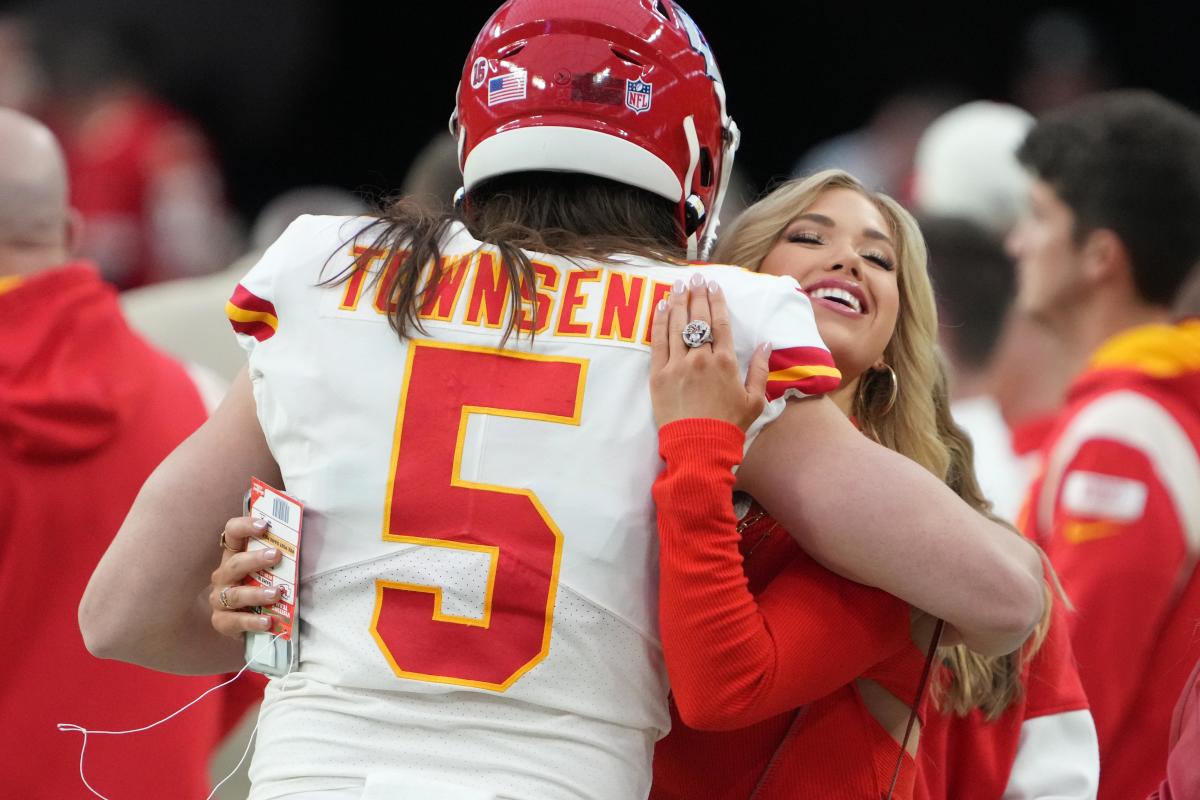 Chiefs' Tommy Townsend shows swagger after punt pins Raiders inside 5