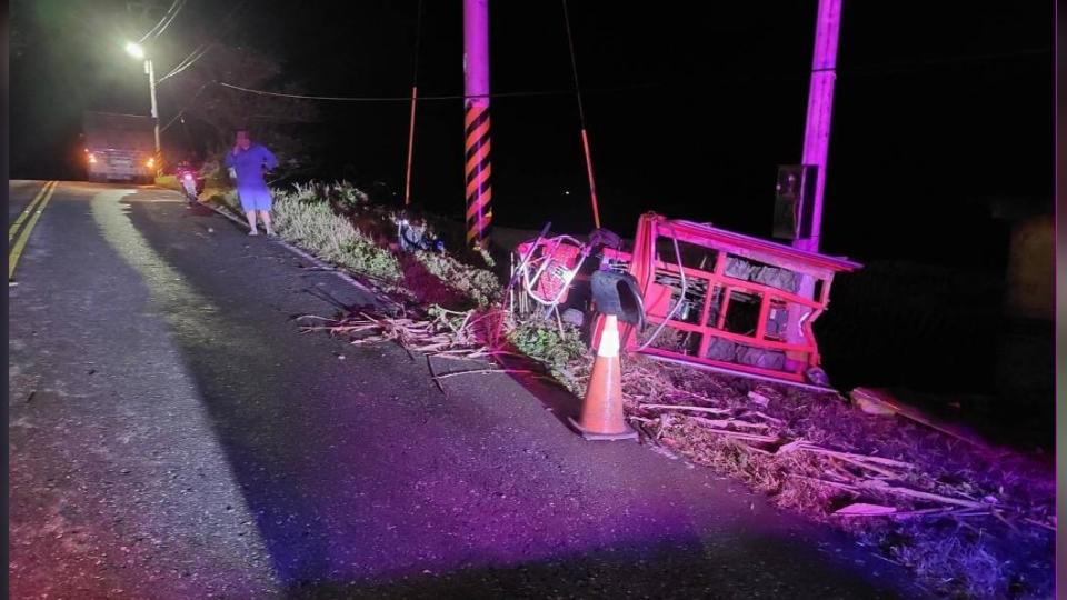 57歲陳姓農民駕駛農用搬運車，遭後方車輛追撞，陳男傷重送醫不治。(圖/鳳林分局提供)