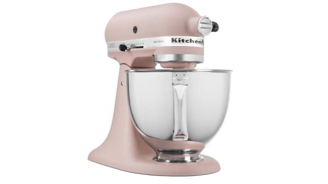 The KitchenAid Deluxe 4.5-quart stand mixer is just $259 for Cyber