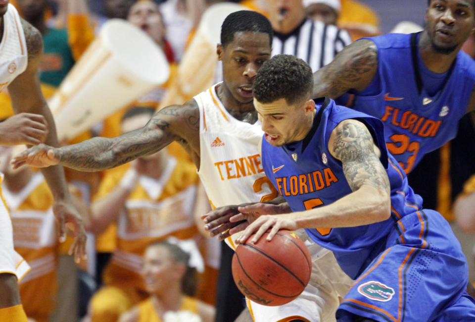 Florida guard Scottie Wilbekin (5) drives against Tennessee guard Antonio Barton (2) in the first half of an NCAA college basketball game on Tuesday, Feb. 11, 2014, in Knoxville, Tenn. (AP Photo/Wade Payne)