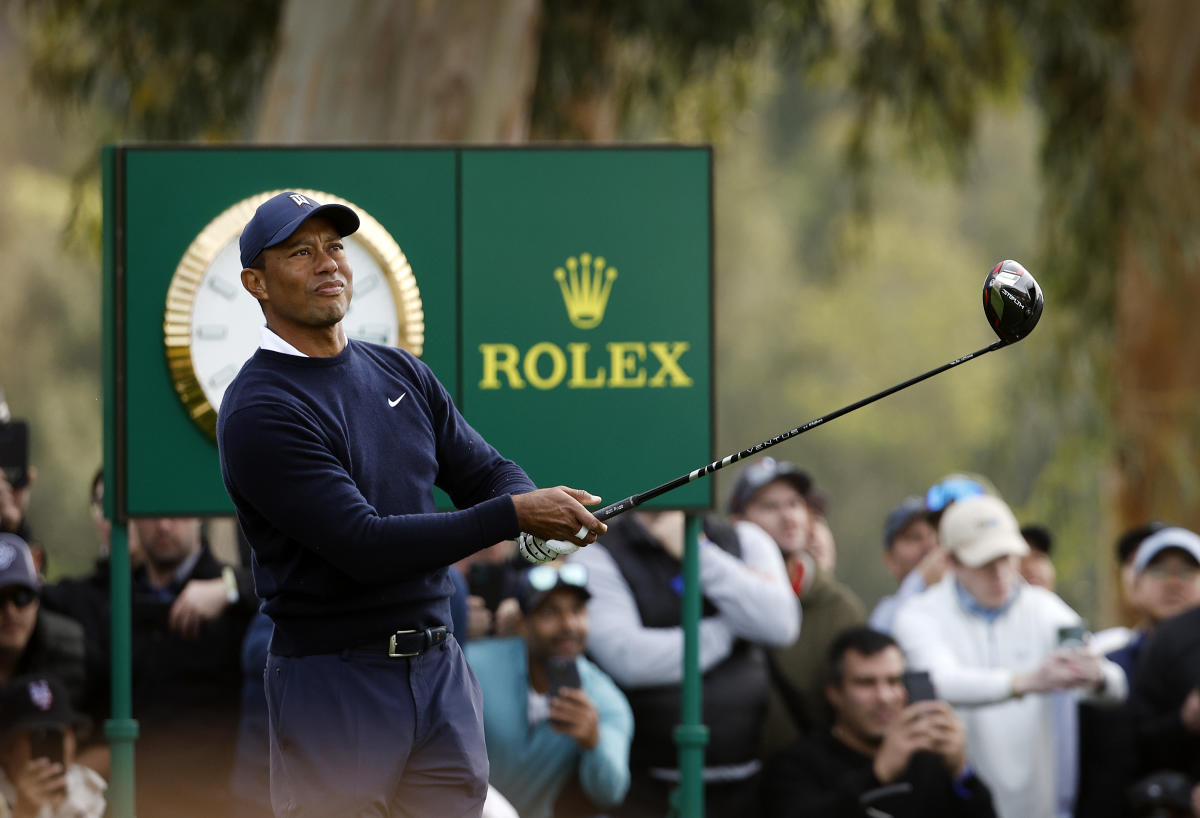 #Tiger Woods’ late birdie rally saves opening round at Riviera [Video]