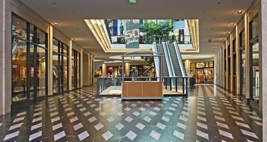 購物中心一般都有設手扶梯或電梯。（示意圖／pixabay）