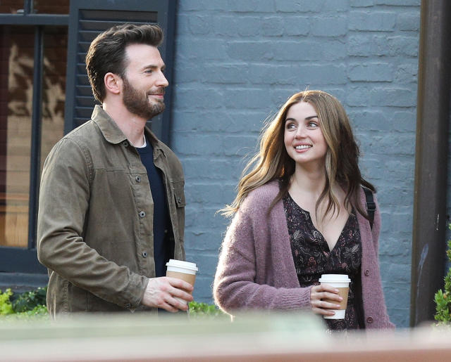 Star Tracks: Jessica Biel, Justin Timberlake, the Hacks Cast [PHOTOS]