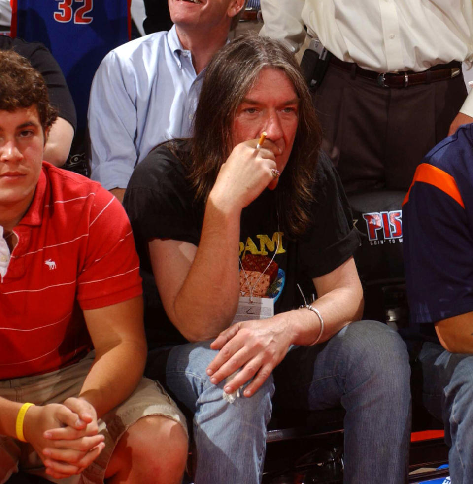 Eddie Harsch was a Canadian-American keyboardist who played with the bands Bulldog, the Detroit Cobras, and, most famously, the Black Crowes. He died on Nov. 4, at age 59. (Photo: Allen Einstein/NBAE via Getty Images)