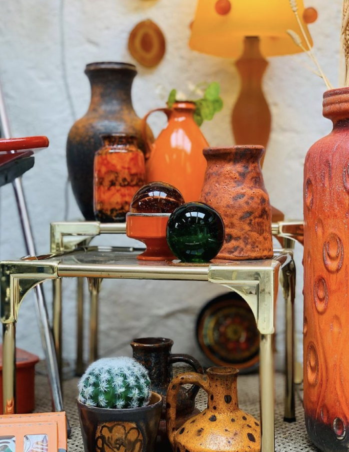 Vintage Treasures Netherlands: vintage and 70s-themed home decor (Image via Vintage Treasures Netherlands)