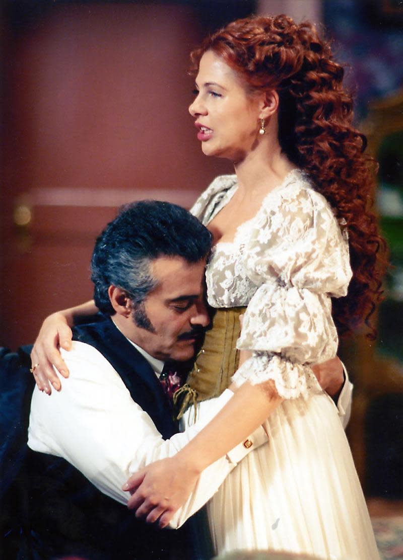 Gonzalo Vega y Ana Colchero en una escena de la telenovela “Alondra”/México, 1995.