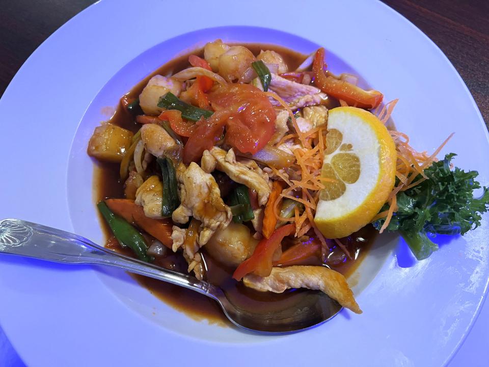 At Zakura Sushi & Thai Restaurant in Port St. Lucie, the stir fry chicken was sultry, robustly flavored and just the right combination of sweet and sour. The juxtaposition of flavors was magical.