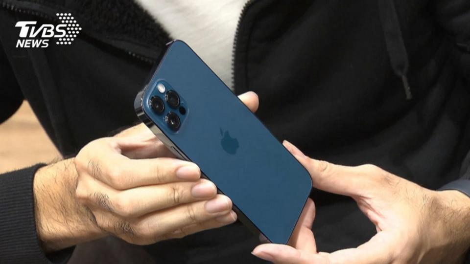 iPhone 12系列新機23日開賣。（圖／TVBS）