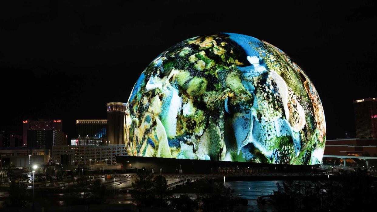  Sphere at Night. 