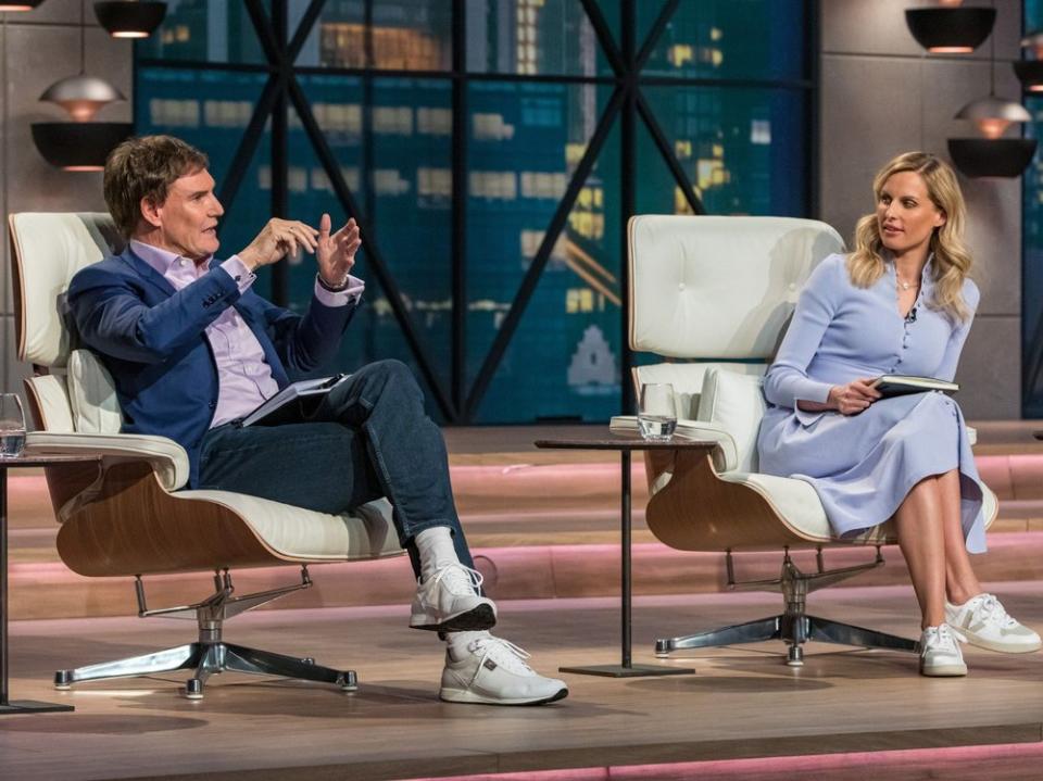 Carsten Maschmeyer und Janna Ensthaler in der "Höhle der Löwen". (Bild: RTL / Bernd-Michael Maurer)