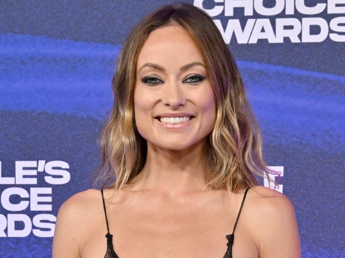 Olivia Wilde Freed The Nipple Again In This Daring And Sheer Black Gown For The Peoples Choice Awards