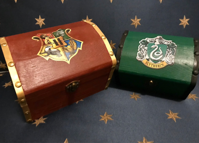 Shop the best Gifts Warner Bros Best Sellers Slytherin Gift Trunk at Harry  Potter🎅Christmas Shop
