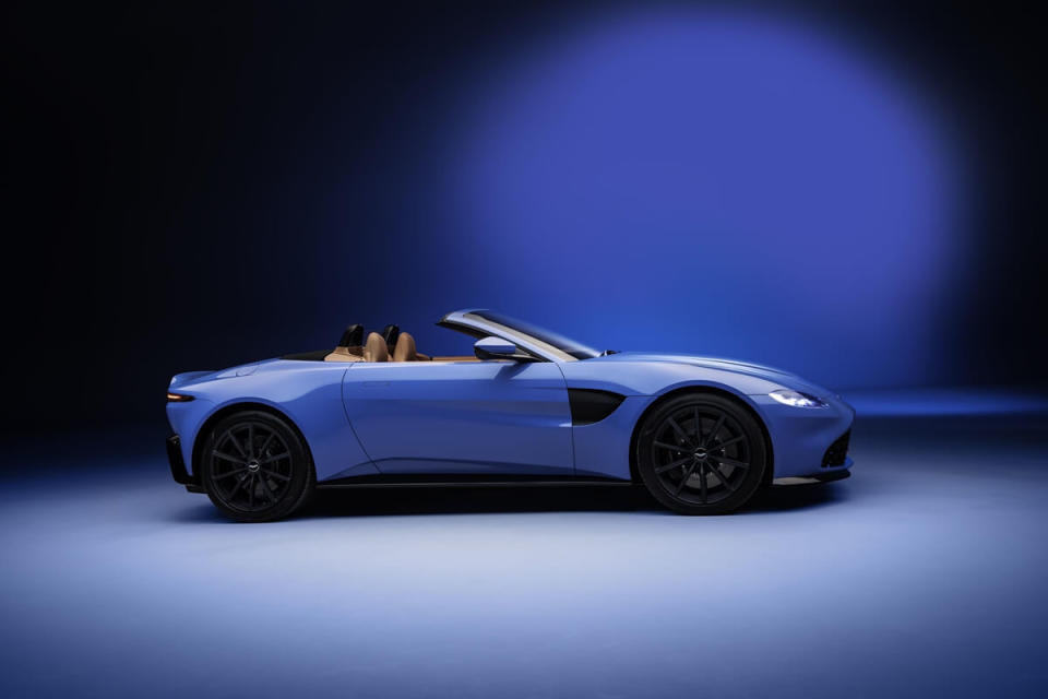 Aston-Martin-Vantage-Roadster_03.jpg