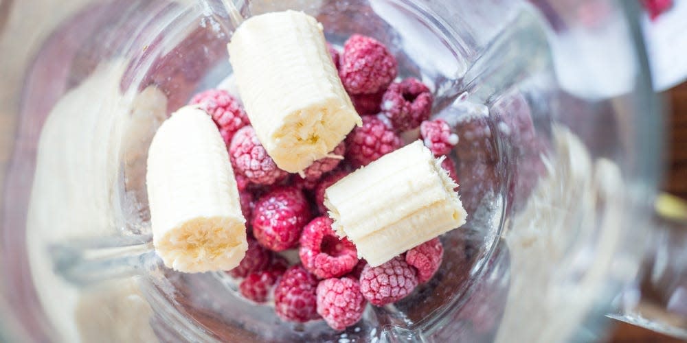 frozen fruit blender smoothie frozen banana raspberry