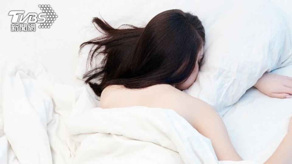 有7成的人在感覺自己快睡著時會突然不自主抖一下。（示意圖／shutterstock達志影像）
