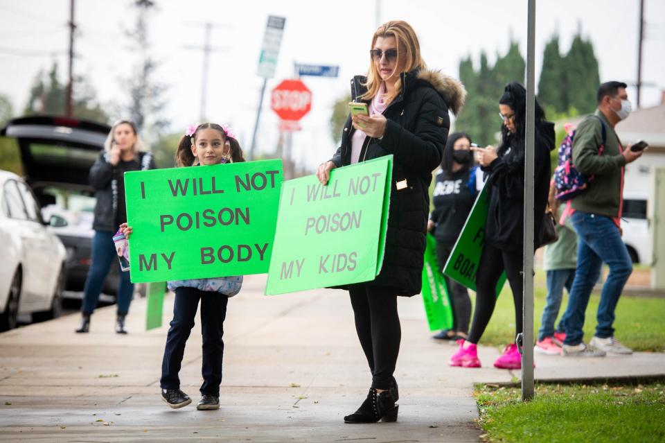 With her daughter Ella Baindourov, 6, Nara Varderesyan leads parents in protest of a vaccine mandate in schools at Saticoy Elementary School in North Hollywood on Monday, Oct. 18. (Sarah Reingewirtz / Getty Images)