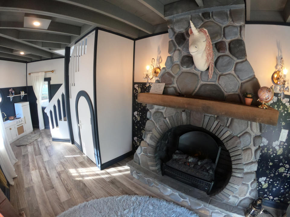 The playhouse even features a fully-functioning fireplace [Photo: SWNS]