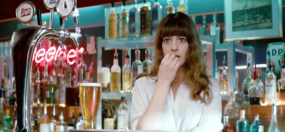 <p><span><span><span>‘Colossal’ stellte sich als kolossaler Flop heraus, als der Science-Fiction-Streifen mit Anne Hathaway im April in den Kinos anlief. 13 Millionen Euro ließen sich die Filmemacher ‘Colossal’ kosten, nur 4 Millionen Euro holte er an den Kinokassen wieder herein. </span></span></span> </p>