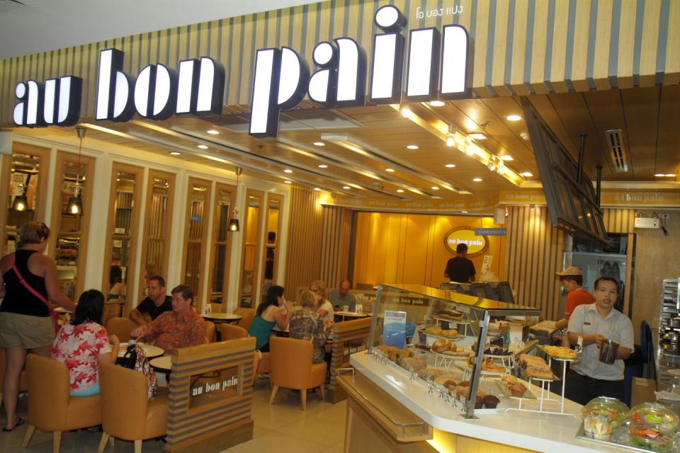 the entrance to au bon pain at the mbk center