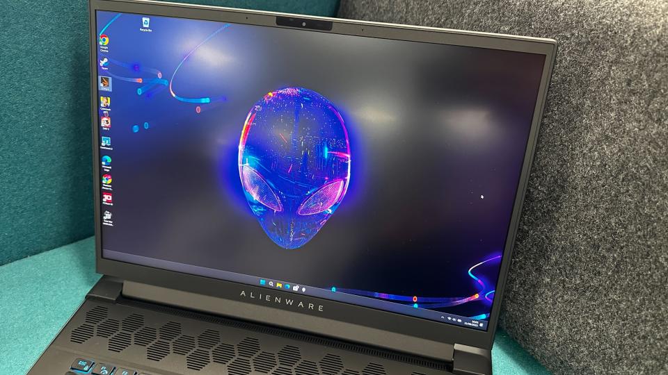 Alienware face front