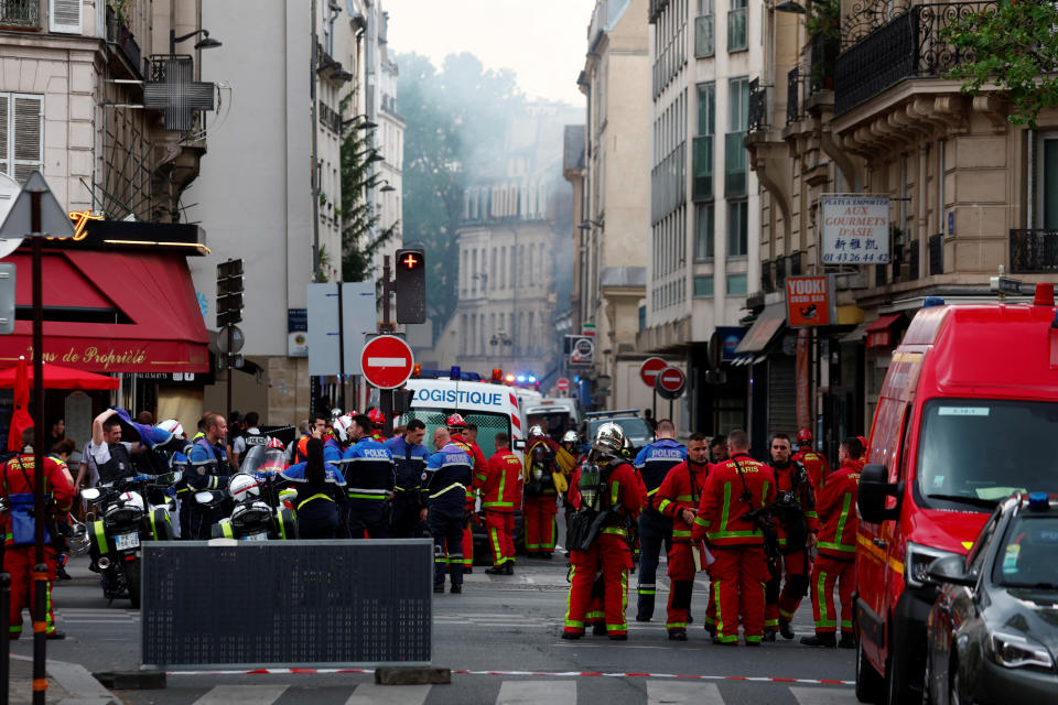 法國巴黎歷史悠久的拉丁區（Latin Quarter）附近街道21日傳出爆炸，引發熊熊火勢，目前至少造成37人受傷。（路透社）