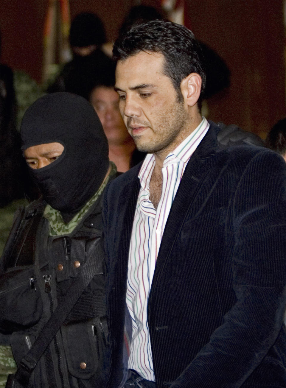 FILE - In this March 19, 2009 file photo, military officers escort alleged drug trafficker Jesus Vicente Zambada Niebla during his presentation to the media in Mexico City. Documents unsealed Thursday, April 10, 2014, by the U.S. Attorney's Office in Chicago show Zambada, a high-ranking member of the Sinaloa cartel in Mexico, pleaded guilty to drug trafficking in April 2013 and has been cooperating with authorities. (AP Photo/Eduardo Verdugo, File)