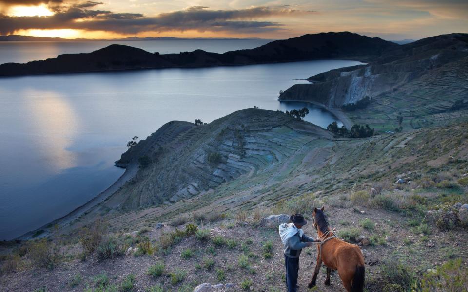 a campesino with his horse on Isla del Sol, Lake Titicaca, Bolivia - David Noton Photography / Alamy Stock Photo