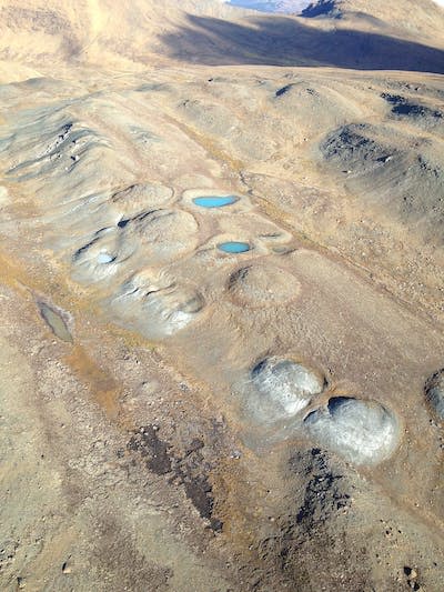 A series of mud volcanoes on the Nahlin Plateau, British Columbia. <a href="https://commons.wikimedia.org/wiki/File:Mud_Volcanos.jpg" rel="nofollow noopener" target="_blank" data-ylk="slk:Hkeyser/Wikimedia Commons;elm:context_link;itc:0;sec:content-canvas" class="link ">Hkeyser/Wikimedia Commons</a>, <a href="http://creativecommons.org/licenses/by-sa/4.0/" rel="nofollow noopener" target="_blank" data-ylk="slk:CC BY-SA;elm:context_link;itc:0;sec:content-canvas" class="link ">CC BY-SA</a>