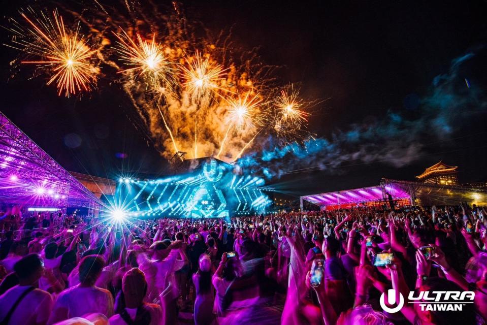 David Guetta表演到最後一首歌時，現場將會在空中施放30秒璀璨煙火，煙火將會呈現出ULTRA經典的大「U」標誌。（圖／UMF提供）