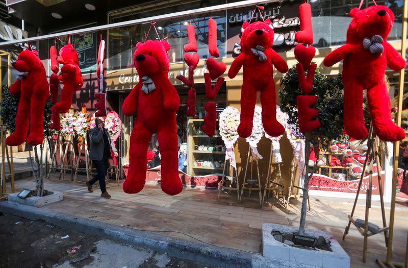 Gazans celebrate Valentine's Day despite growing hardship, and conflict in Gaza