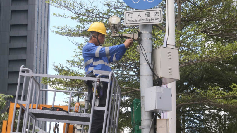 台北市政府在柯文哲市長任內全面汰換警用監視器，沒想到與新監視器搭配的網路傳輸頻寬採購，卻引發市府與議會互嗆，爭議迄今都未平息。（圖／報系資料照）