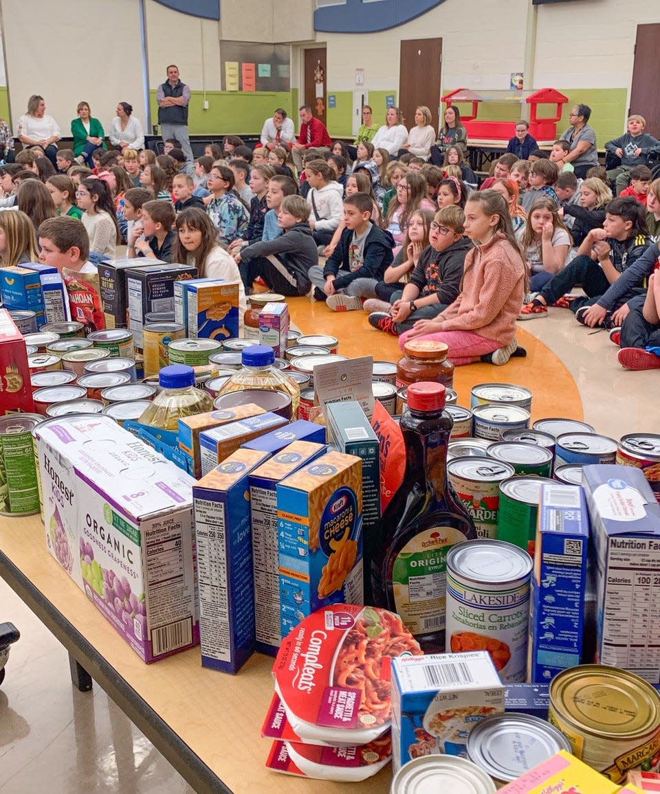 Bataan students donated dozens of canned goods during White Christmas.