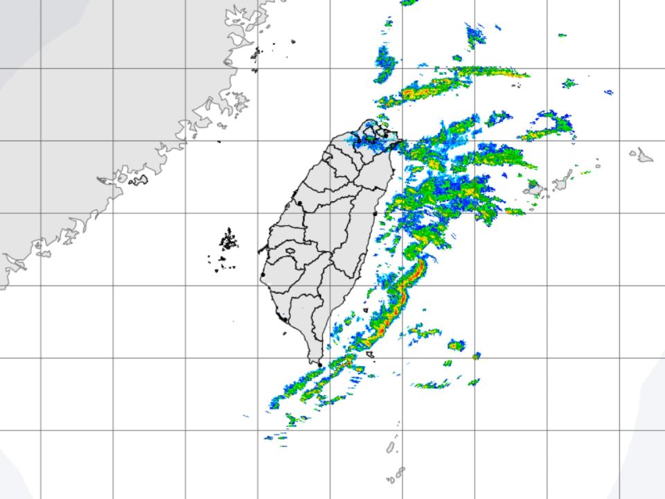 大陸冷氣團減弱，北臺灣氣溫回升，新竹以北有局部短暫雨，苗栗以南為多雲到晴。（圖：氣象局網站）